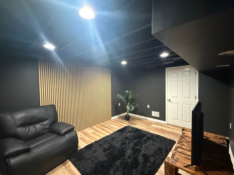 Building Photo - 404 Baker Dr