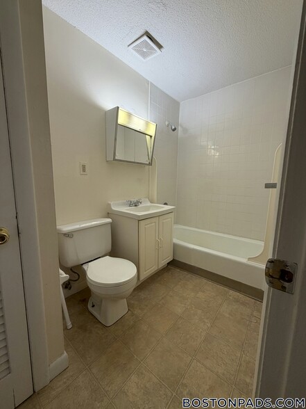 Building Photo - 122 Dustin St