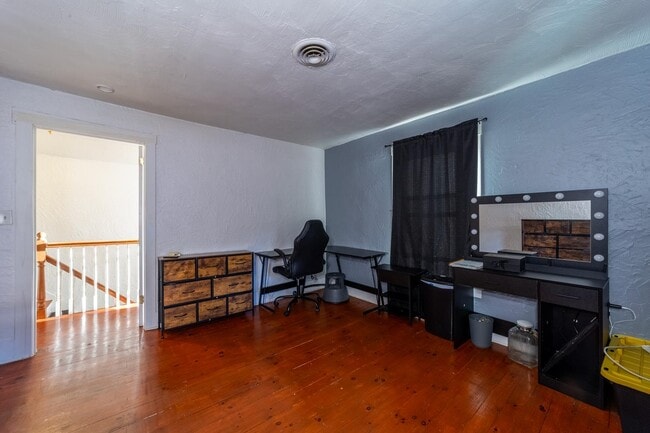 Building Photo - 66 Lyford St