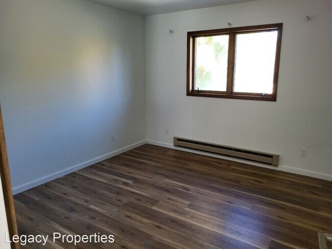 Building Photo - 4 br, 3 bath House - 110 W Graf St.