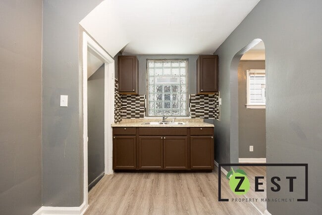 Building Photo - Beautiful 3 bedroom 1 Bath