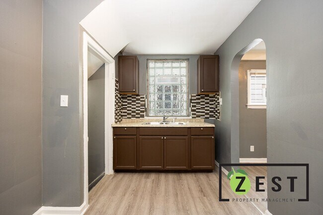 Building Photo - Beautiful 3 bedroom 1 Bath OPEN HOUSE 11/26 2PM-2:30PM