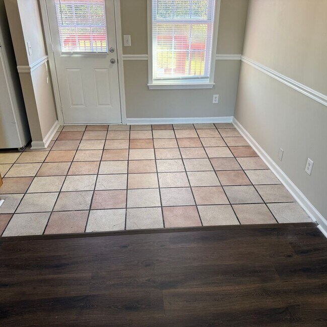 Building Photo - 1551 Ridgemont Dr