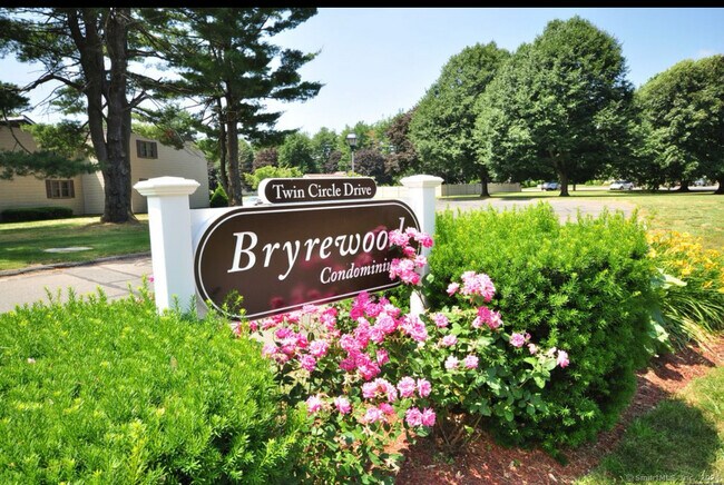 Primary Photo - 507 Twin Circle Dr