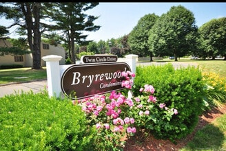 Building Photo - 507 Twin Circle Dr