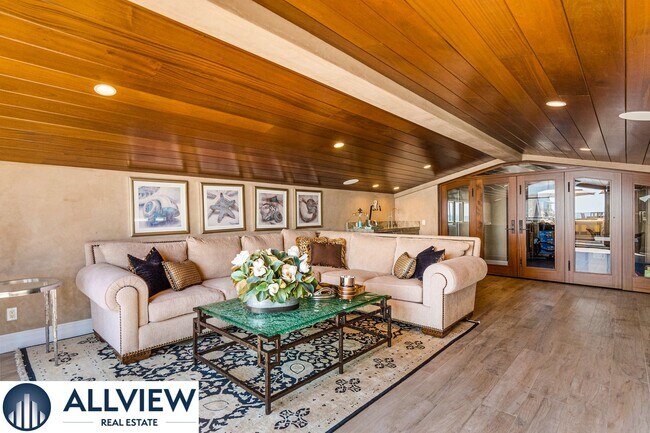 Building Photo - Stunning Beach House located on Newport Be...