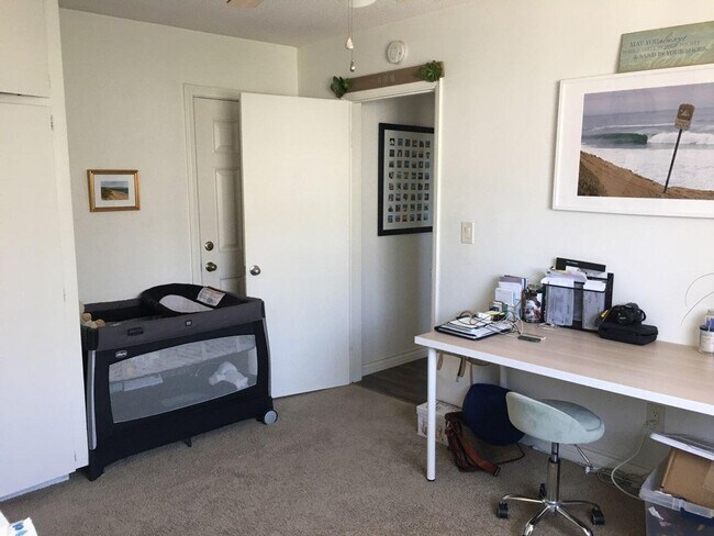 Building Photo - Beautiful upstairs 2 bedroom 1 bathroom ap...