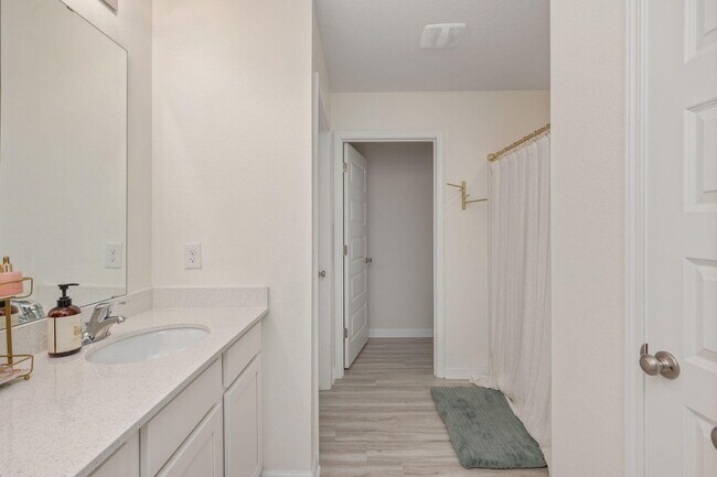 Building Photo - 545 Mary Lou Way