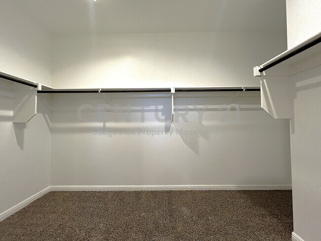 Building Photo - Crisp and Clean 4/2/2 in Boyd For Rent!
