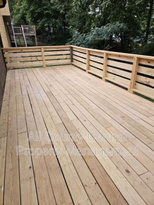 Building Photo - 1405 4th Pl NW