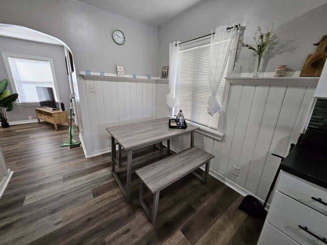 Building Photo - 2244 Park St