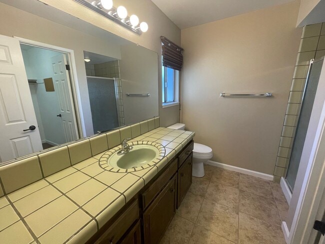 Building Photo - Single story located in East Modesto neigh...