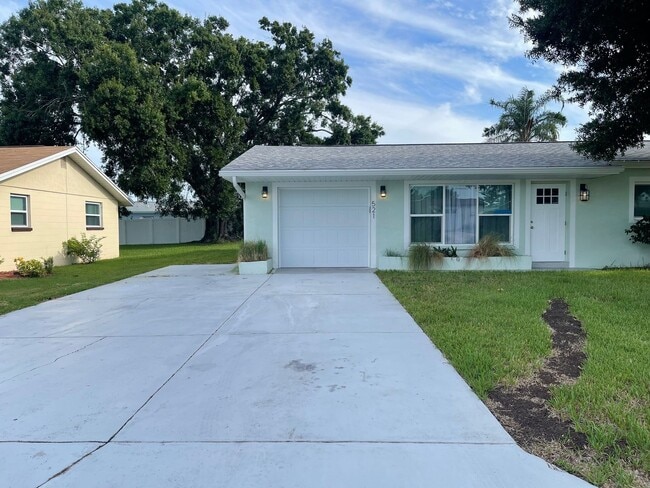 Building Photo - Adorable Apollo Beach Home for Rent   Brin...