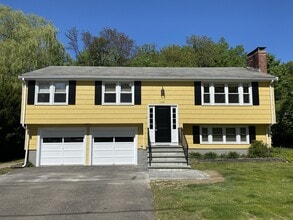 Building Photo - 138 Forest St