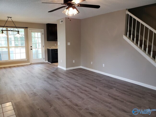 Building Photo - 110 SW Brushcreek Dr