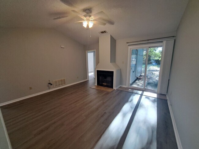 Building Photo - 6204 Forest Pines Dr