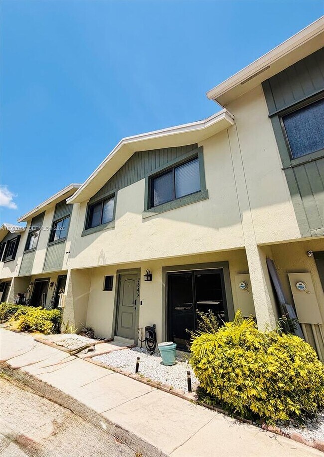 Building Photo - 7645 NW 38th Ct