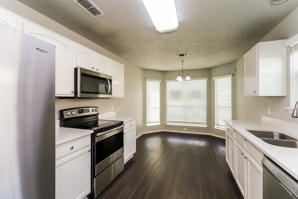 Building Photo - 1121 Sandalwood Dr