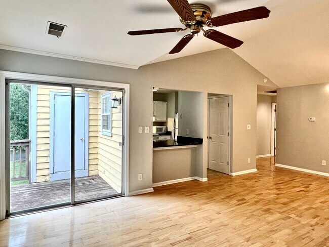 Building Photo - CONVENIENT AND AFFORDABLE