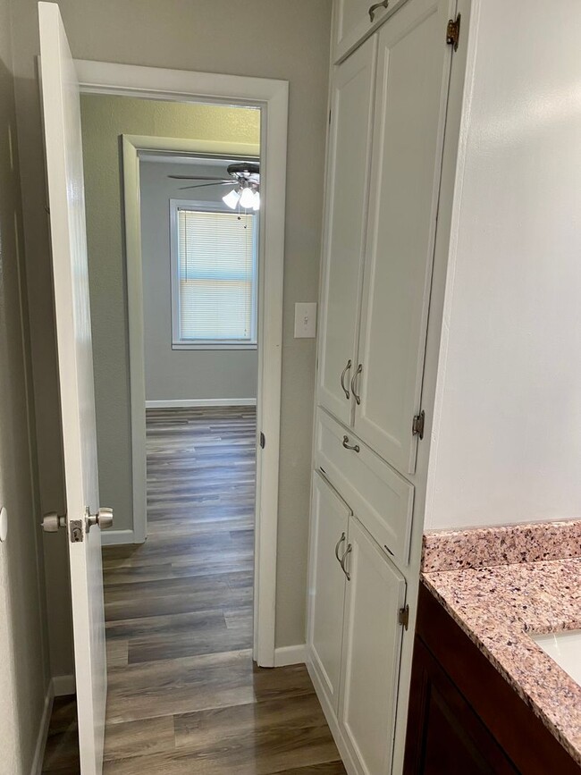 Building Photo - 3/1/1 Ready April 1