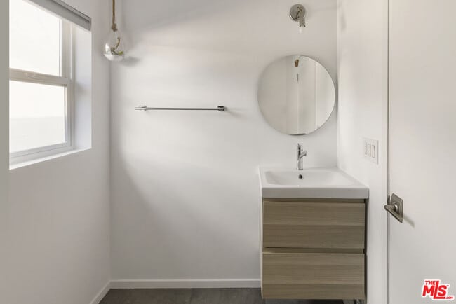 Building Photo - 5712 Buchanan St