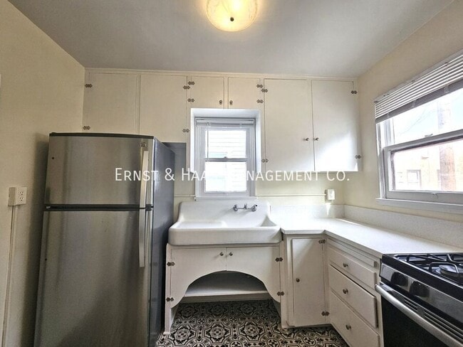 Building Photo - 332 Hermosa Ave