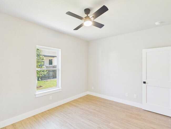 Building Photo - 110 Parlin Ln