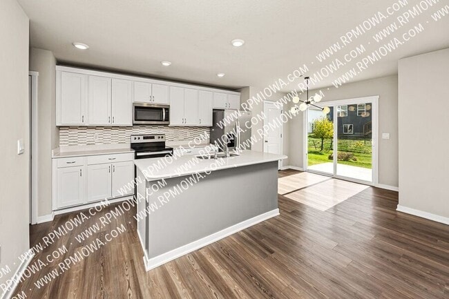 Building Photo - 2578 SE Morningdew Dr