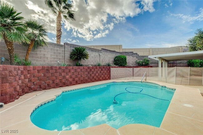 Building Photo - 114 E Tamarack Dr