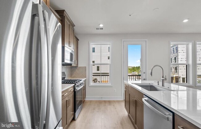 Building Photo - 43298 Farringdon Sq