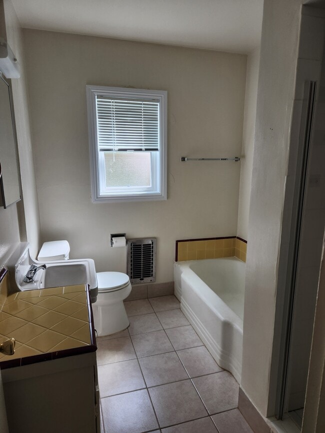 Bath room - 150 N Catalina St