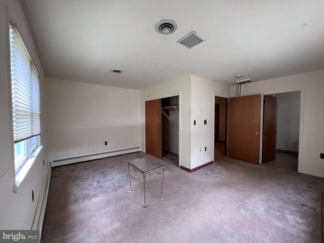 Building Photo - 205 Dumont Rd