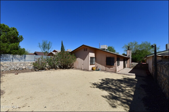 Building Photo - 2629 Lake Victoria Dr