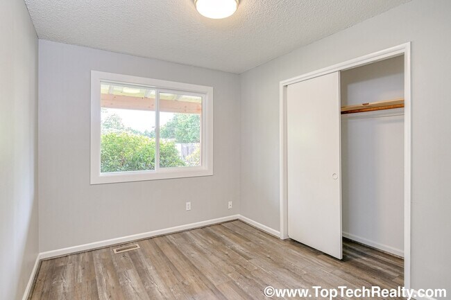 Building Photo - 14390 SW Furlong Way