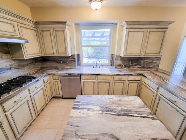 Building Photo - Welcome home to this beautiful 2 story on a cul de sac lot! Fresh paint and Stainless steel appli...