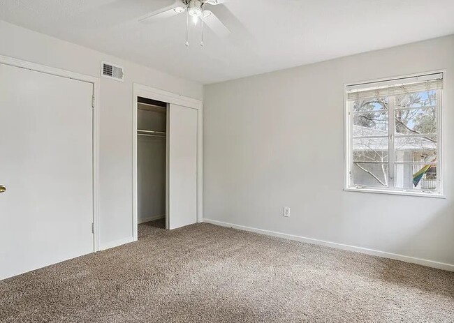 Building Photo - 4346 Manhassett Dr