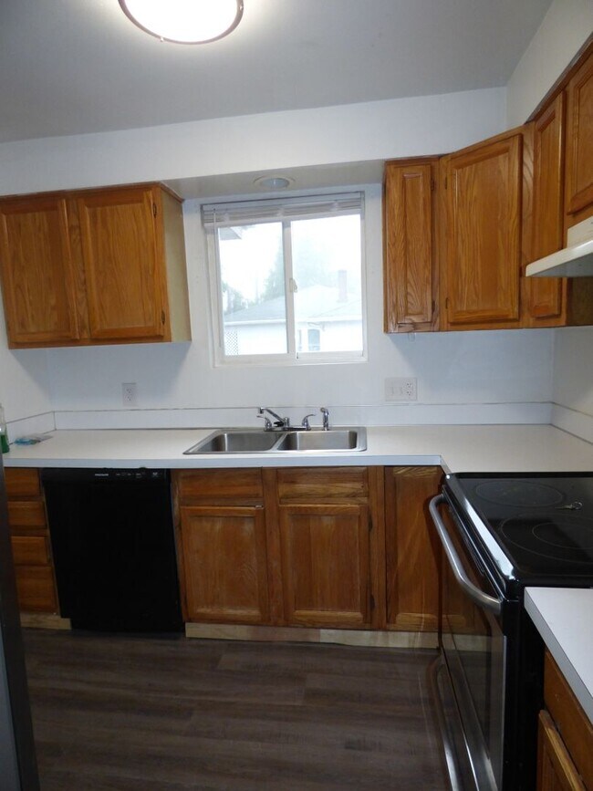 Building Photo - 4772/4776/4782 Sunnyview Rd NE Salem, OR 97305