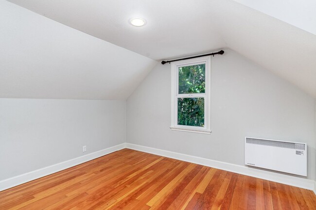 Building Photo - 5Bd/2.5Ba Seattle House