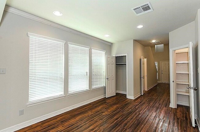 Building Photo - 64 Woodland Hills Dr