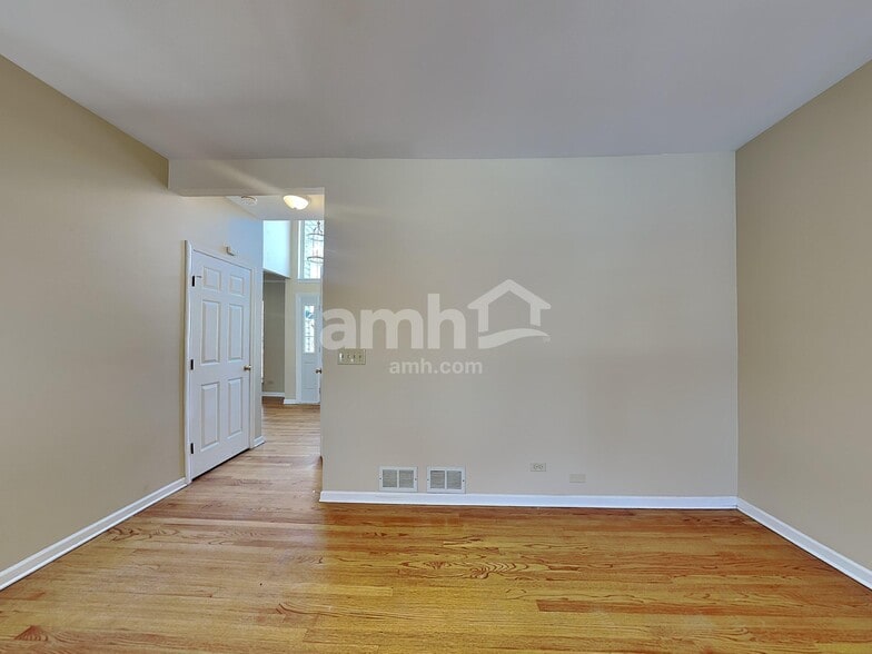 Building Photo - 626 David St