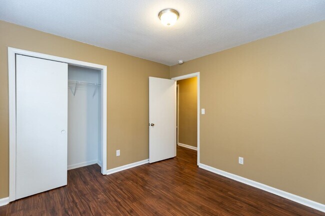 Building Photo - Pet-Friendly 3BR with Bonus Room, Deck & G...
