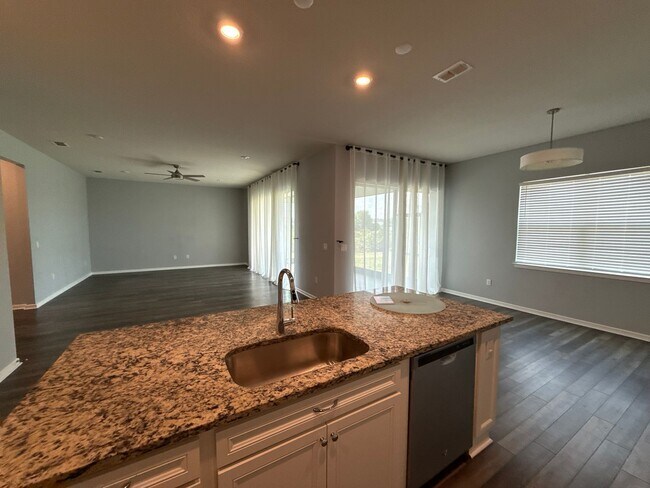 Building Photo - 12970 Brookside Moss Dr