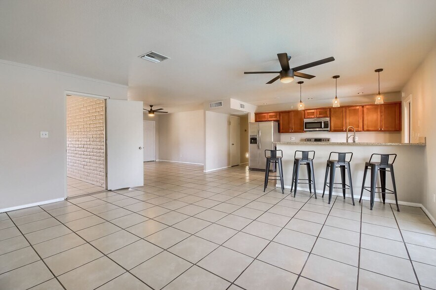 Building Photo - 1516 E Palmcroft Dr