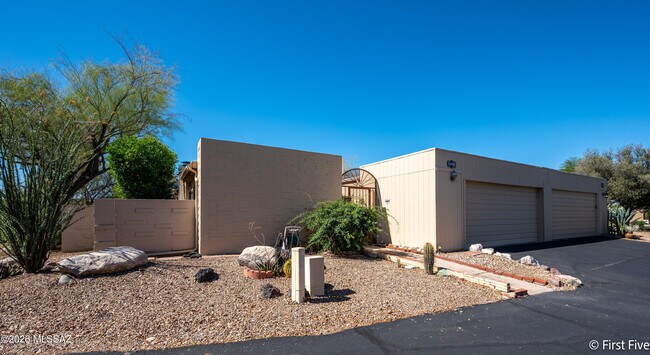 Building Photo - 6970 E Abby Ln