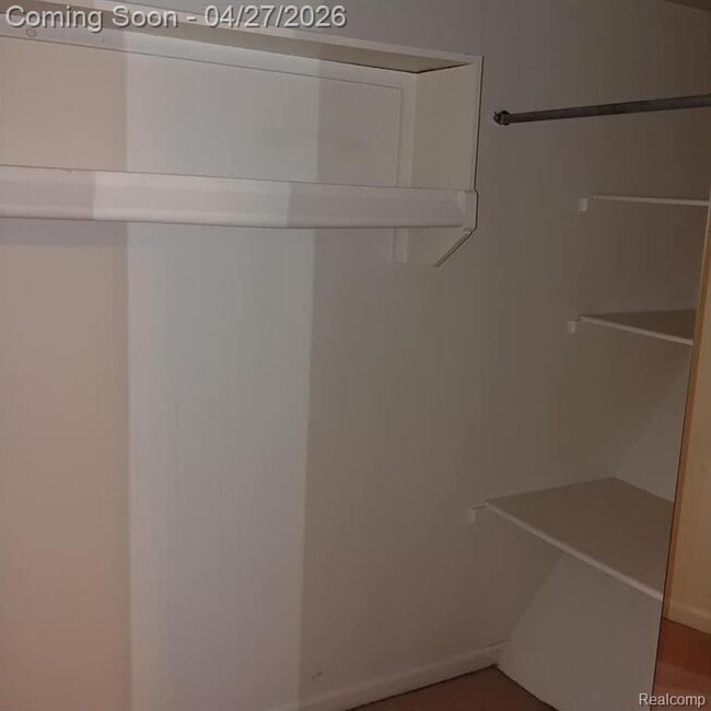 Building Photo - 205 Pineview Ct