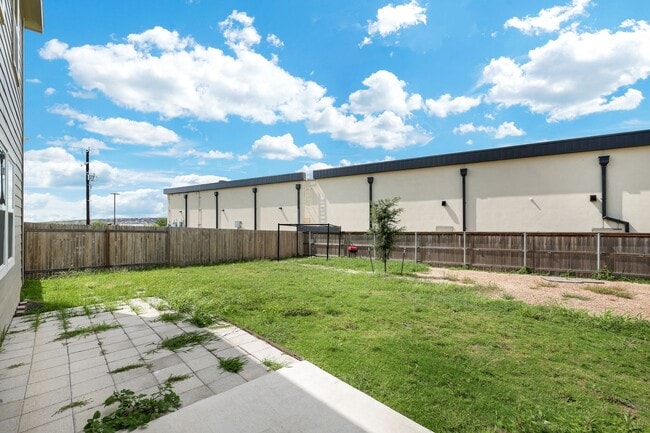 Building Photo - ***MOVE-IN SPECIAL: TWO WEEKS FREE***Spacious Two-Story Retreat on a Cul-de-Sac with Bonus Room