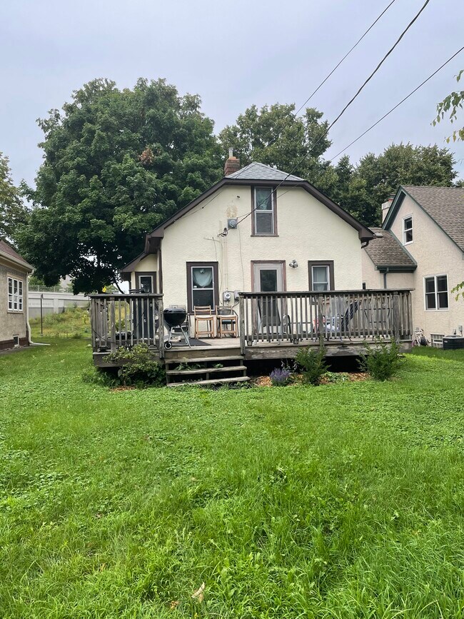 Building Photo - 3234 Xerxes Ave N