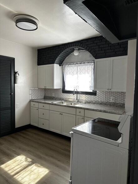 Building Photo - 4668 N 42nd St