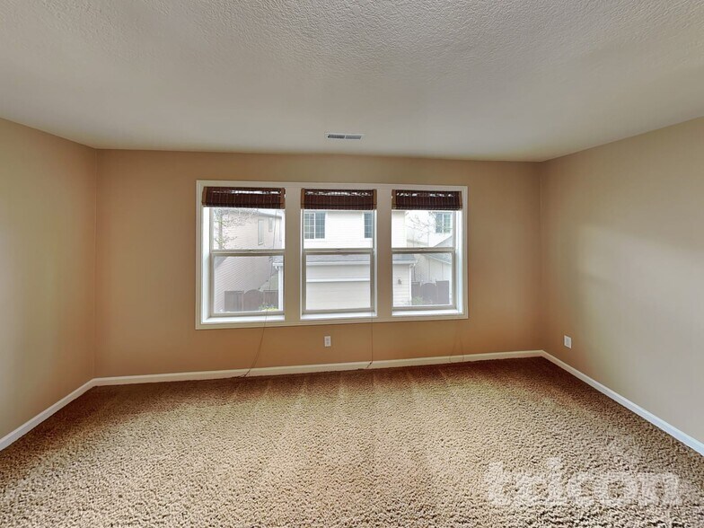 Building Photo - 29261 SW Charlotte Ln