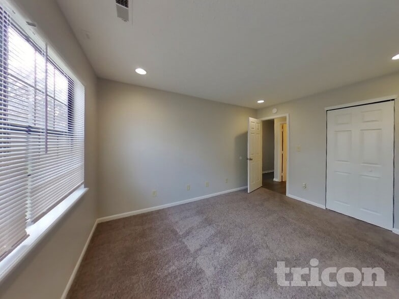 Building Photo - 6621 Pamona Cir